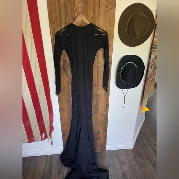 Vampira Gown by NRT fashions - Picture 9 of 11